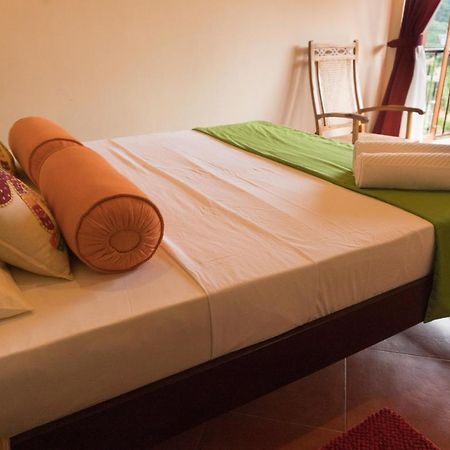 Aronka Homestay Kandy Buitenkant foto