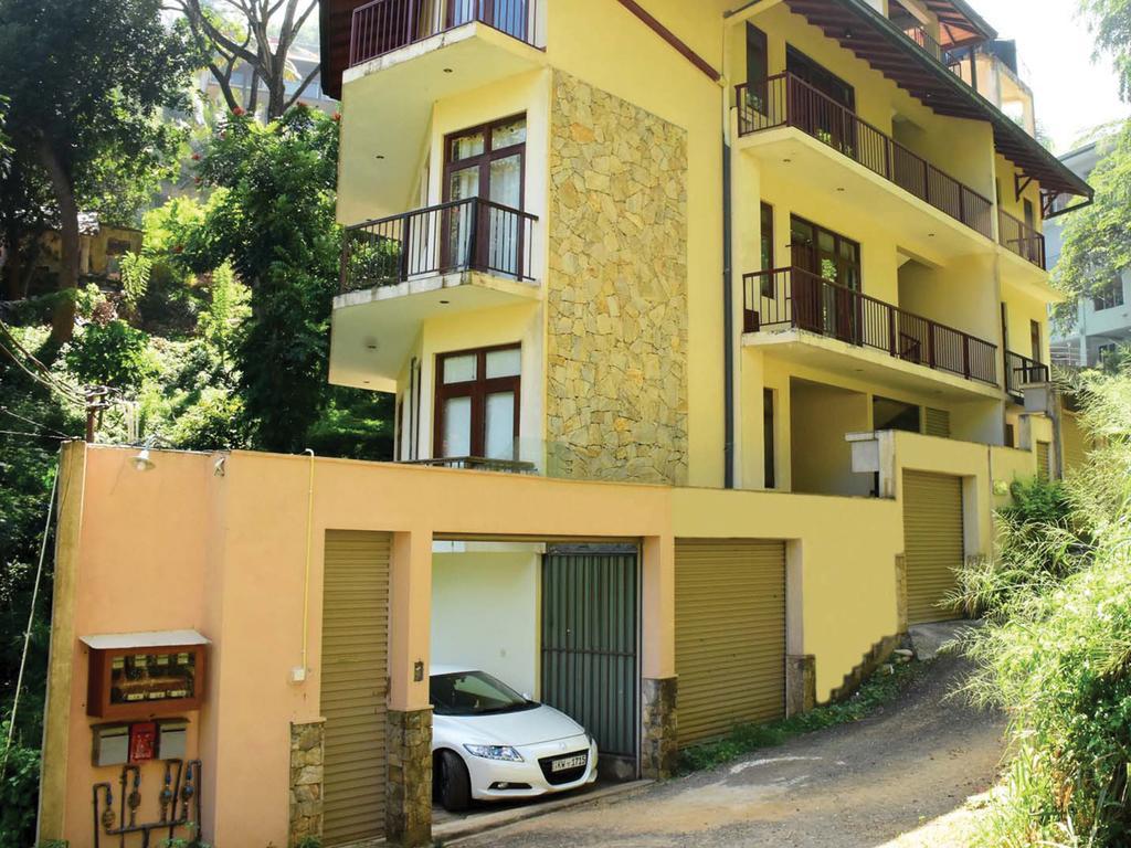 Aronka Homestay Kandy Buitenkant foto
