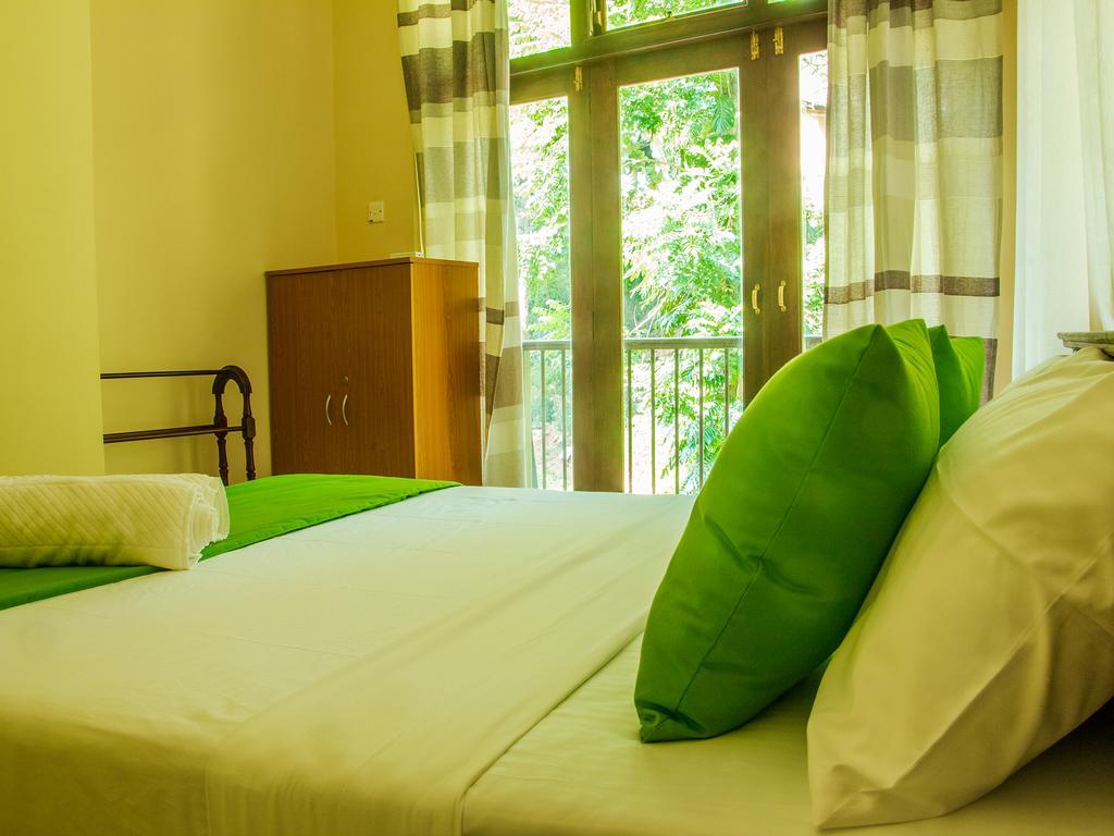 Aronka Homestay Kandy Buitenkant foto
