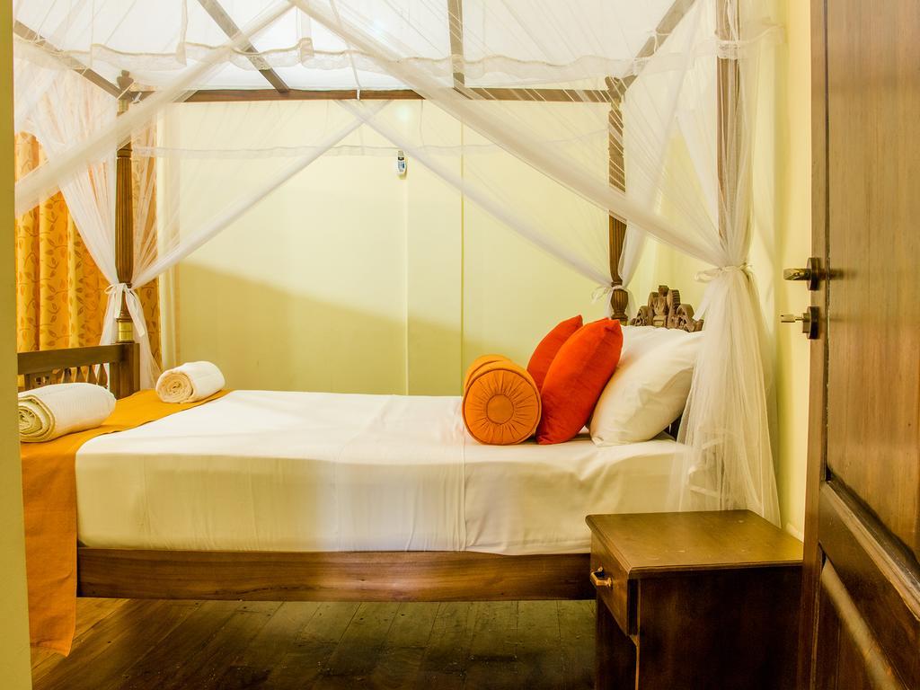 Aronka Homestay Kandy Buitenkant foto