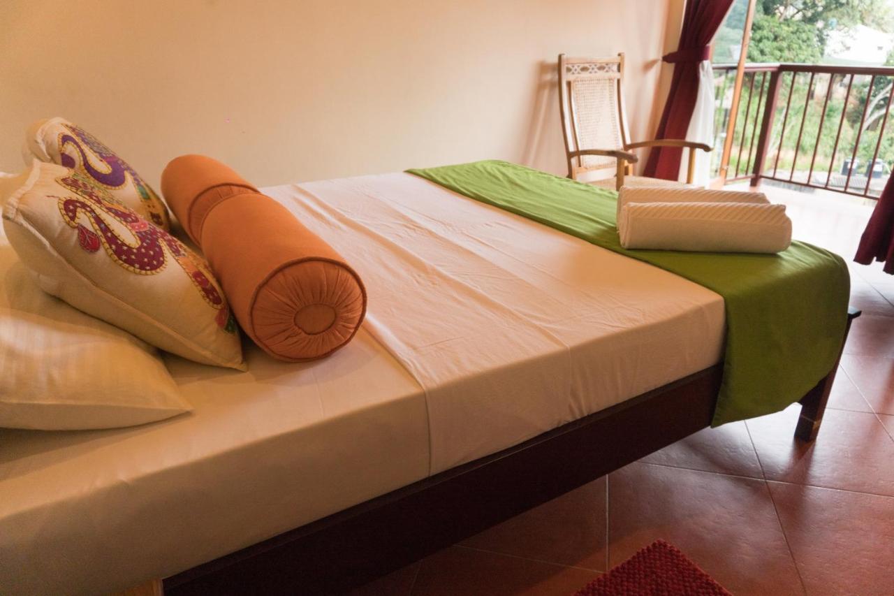 Aronka Homestay Kandy Buitenkant foto