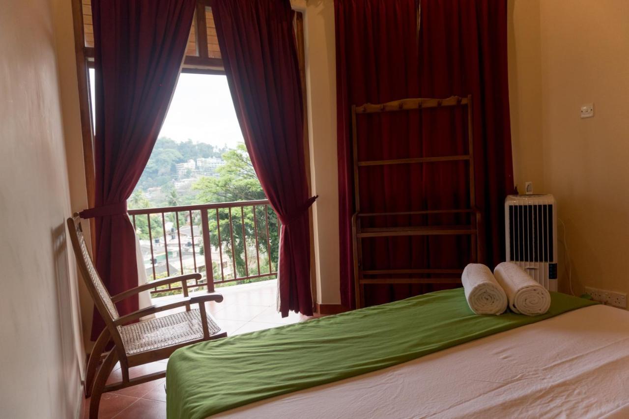 Aronka Homestay Kandy Buitenkant foto