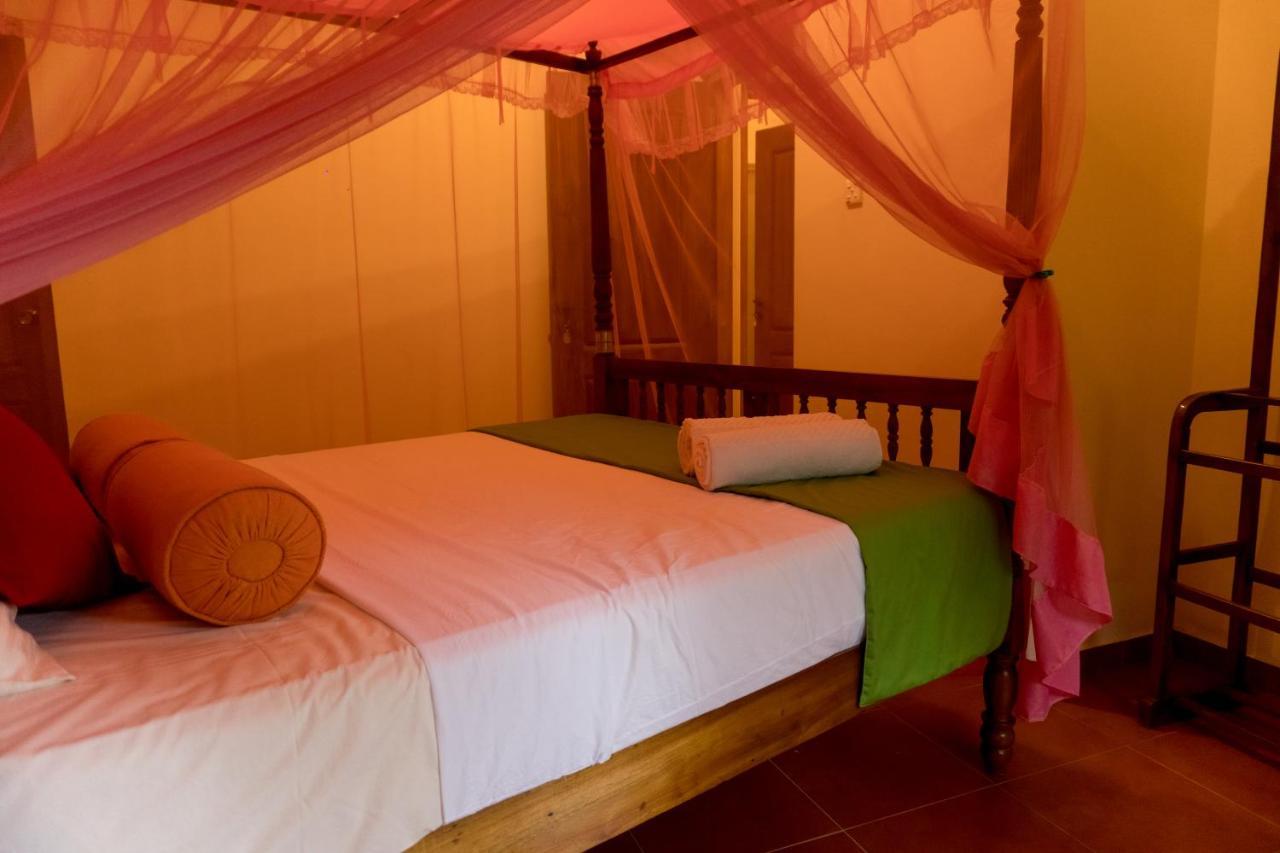 Aronka Homestay Kandy Buitenkant foto
