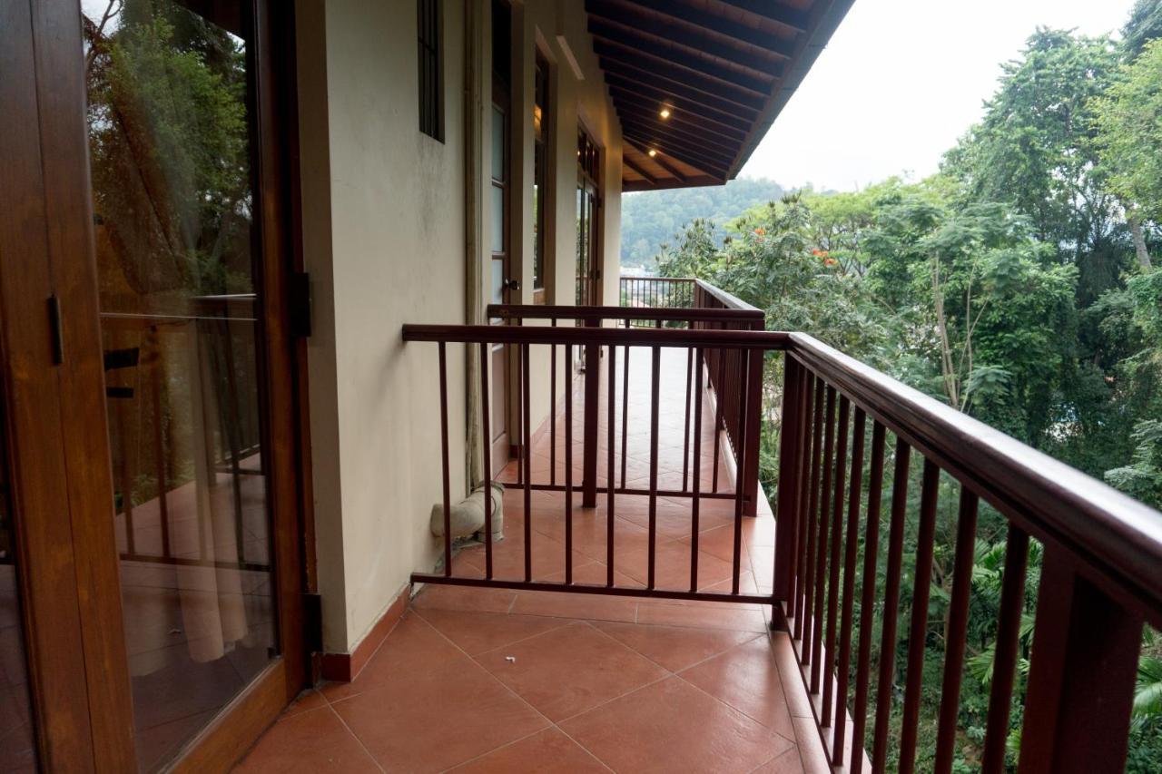 Aronka Homestay Kandy Buitenkant foto