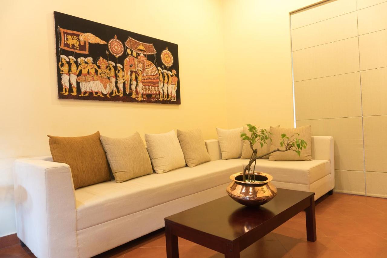 Aronka Homestay Kandy Buitenkant foto
