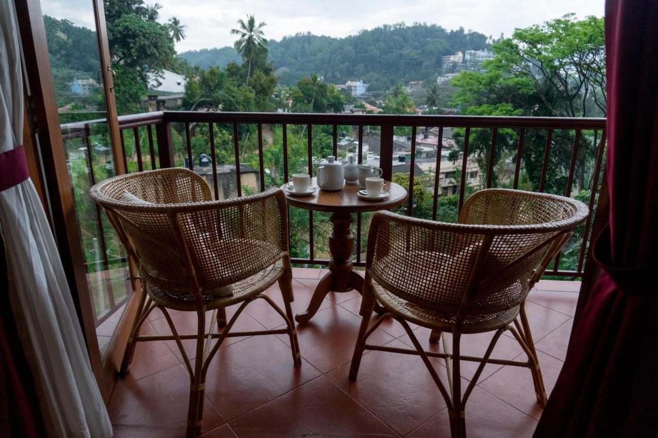 Aronka Homestay Kandy Buitenkant foto