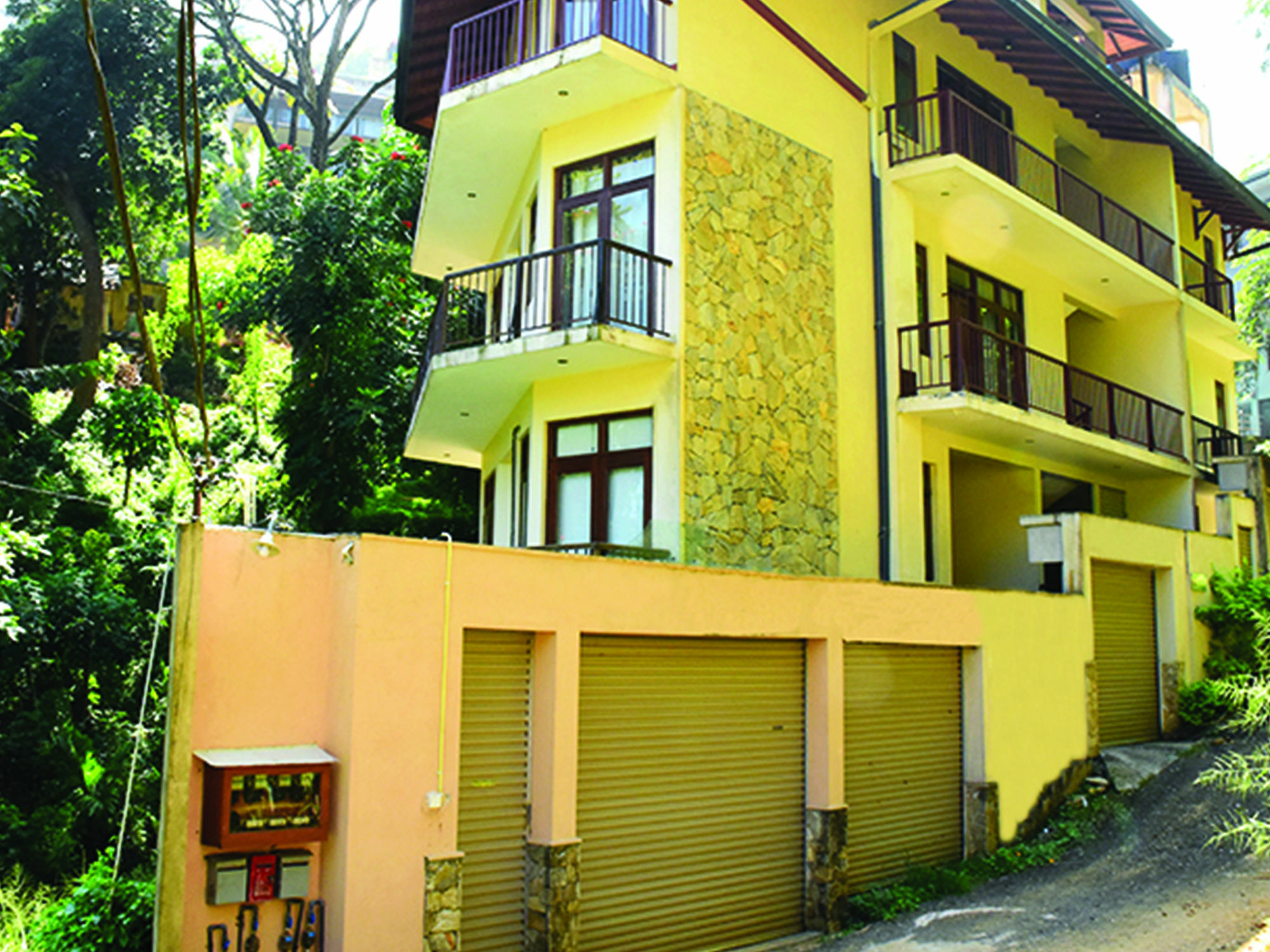 Aronka Homestay Kandy Buitenkant foto